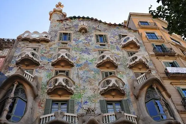Жутковатый и такой прекрасный: «Дом Костей» в Барселоне