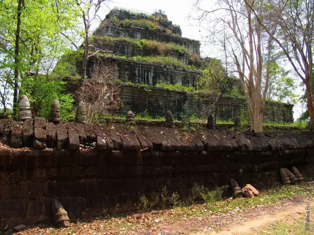 Пирамида Кох Кер в Камбодже с шахтой в подземный мир, откуда еще никто не вернулся. Мегалитическая кладка и загадки создания