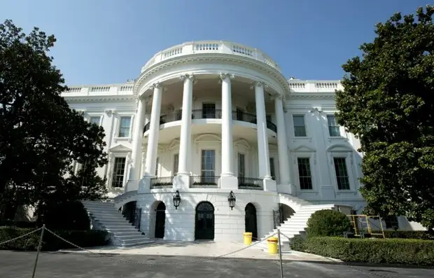 Белый дом хранит не только президентов США, но и следы боевых действий. /Фото: billionnews.ru