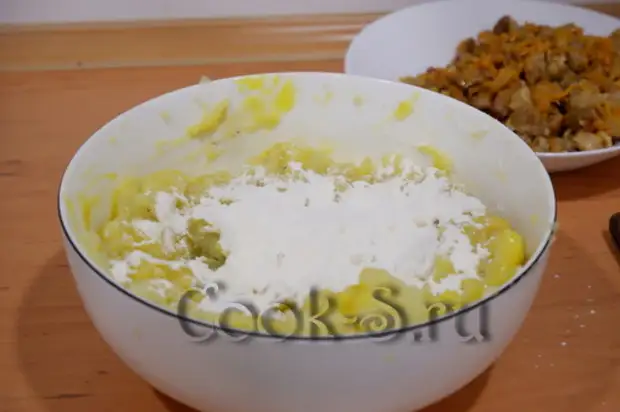 Вкуснятина из картошки и мяса (мой муж может съесть хоть целый противень) Вкуснятина из картошки и мяса (мой муж может съесть хоть целый противень) картофельные, мясом, гнёзда, Добавляем, специи, можно, противень, картофель, гнезда, мясной, перемешиваем, луком, вместе, обжариваем, кусочки, небольшие, массуРежем, сыром, морковью, насыпаем