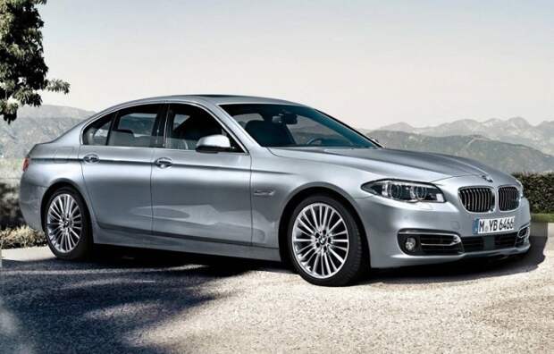Серебристый седан бизнес-класса BMW 535i 2014 года. | Фото: cheatsheet.com.