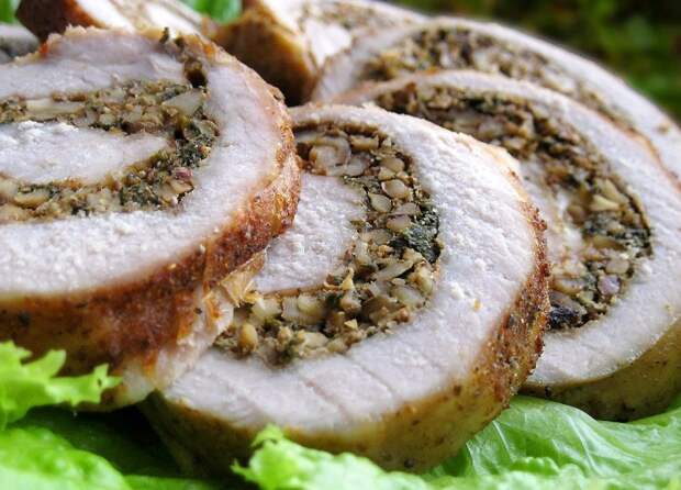 Нежный и лёгкий мясной рулет. \ Фото: bing.com.