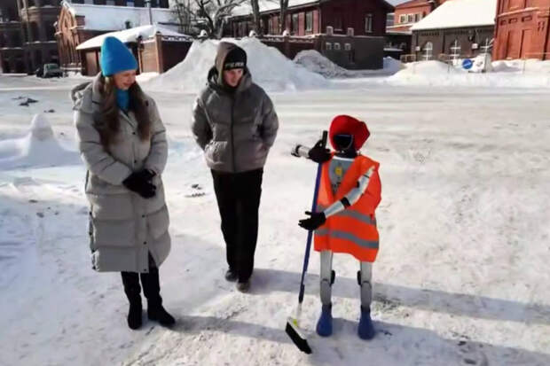 Московские блогеры протестировали робота Unitree G1 в роли дворника