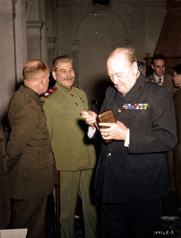 12. Сталин и Черчилль на Ялтинской конференции, февраль 1945 года история, раскрашено, фотографии