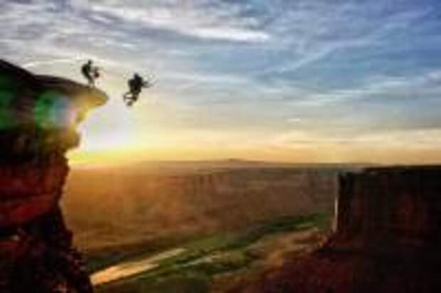 Tandem BASE Jumping in Moab: How to Take the Leap Tandem BASE Jumping in Moab: How to Take the Leap