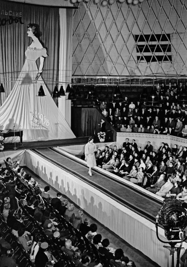 Показ мод в Москве, 1958 год./Фото: b1.m24.ru Показ мод в Москве, 1958 год./Фото: b1.m24.ru