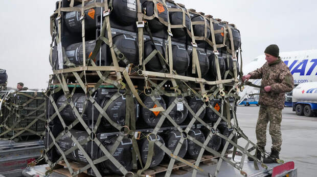 Politico: в новый пакет помощи Киеву войдут бронетехника и ракеты ПВО
