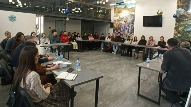 Встреча со студентами/ фото: пресс-служба АРО ЛДПР