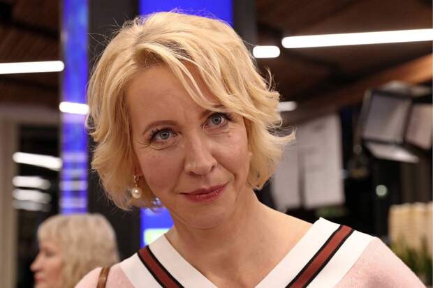 Уехавшая из России Лазарева услышала песню российской группы в такси и обрадовалась