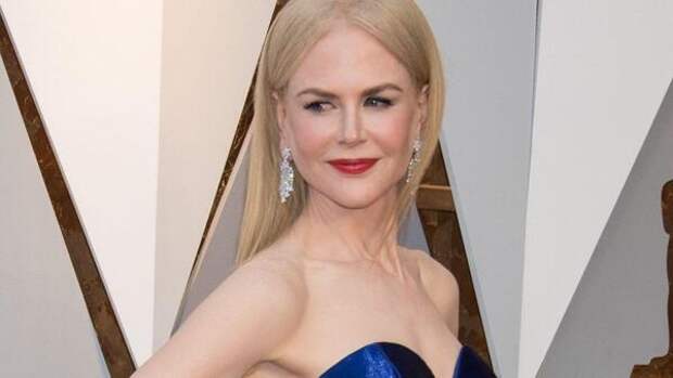 Даже не пытается скрывать: Николь Кидман откровенно флиртует с Саймоном Бейккером