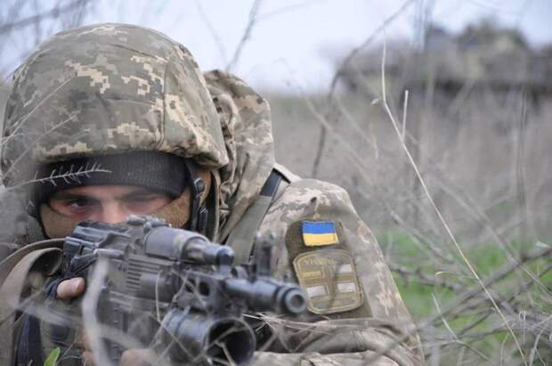 Украинские каратели жалуются, что им запретили использовать беспилотники и вести снайперский огонь