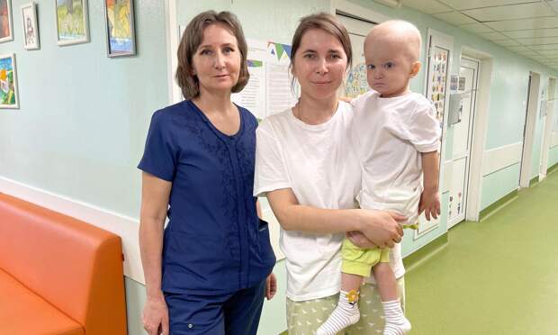 В Москве вылечили девочку от мраморной болезни. Донорский костный мозг везли самолетами