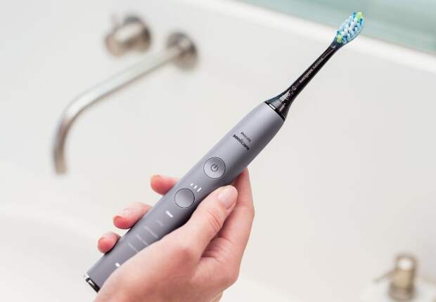 У электрощетки слишком много нюансов в уходе / Фото: shop.philips.ru У электрощетки слишком много нюансов в уходе / Фото: shop.philips.ru