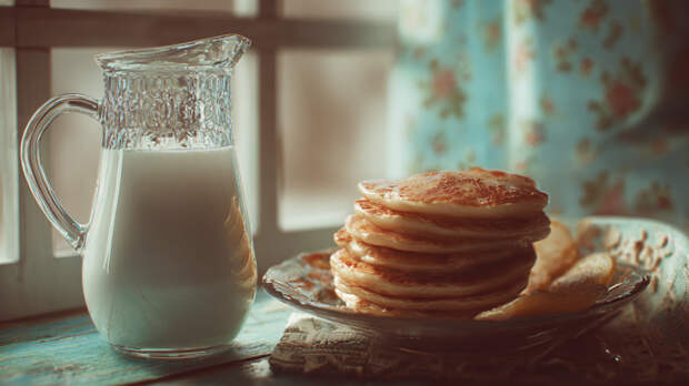 Не спешите выливать: безопасно ли использовать прокисшее молоко для выпечки