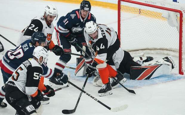 Вратарь Озолин объяснил успехи «Нефтехимика»: «В коллективе нет негативщиков»