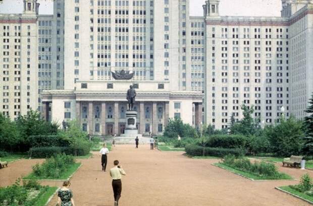 Главное здание Московского государственного университета. СССР, Москва, 1963 год.