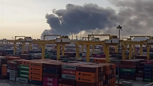 «Если бы в голову — было бы неприятно»: осколок ракеты упал на корабль в Дубае