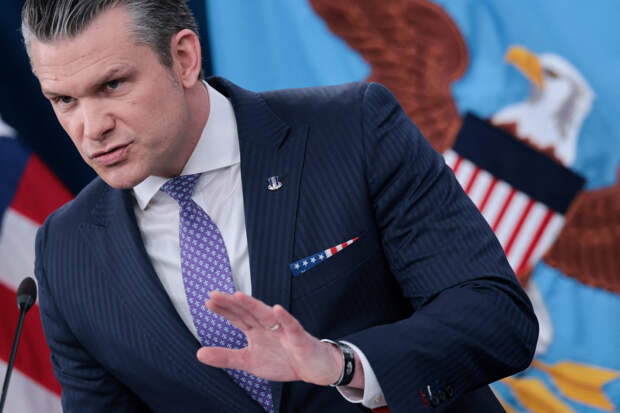 Шеф Пентагона рассказал о мольбах Ирана прекратить огонь