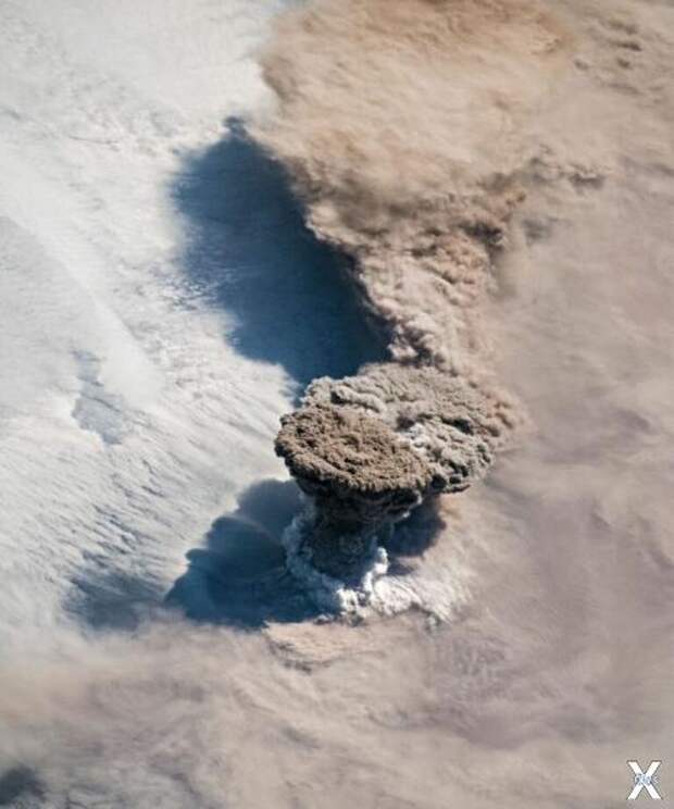 Снимок извержения курильского вулкана...