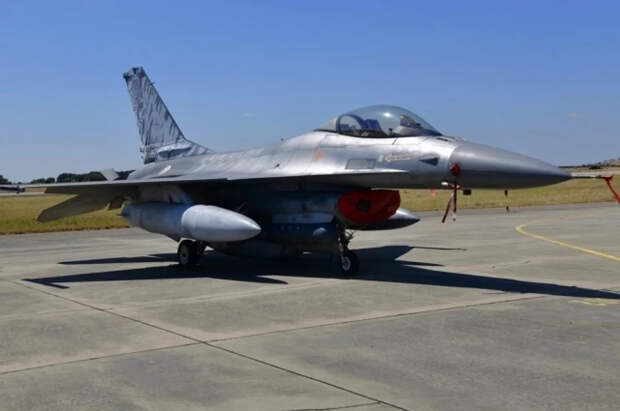 КСИР сообщил об уничтожении американского истребителя F-16 в провинции Фарс