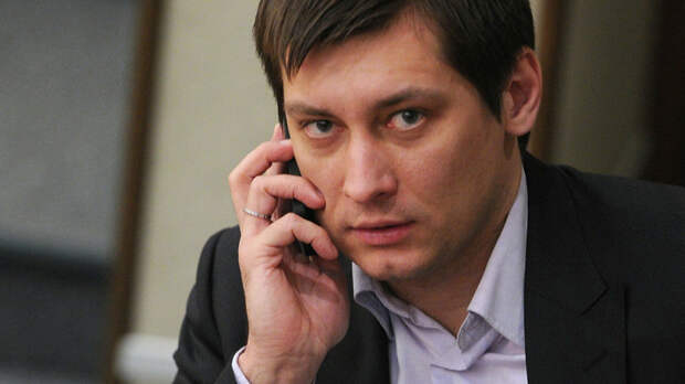 Гудков назвал отъезд из России временным 
