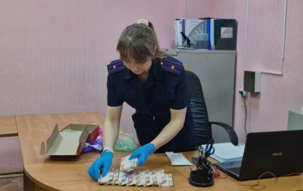 ФСБ задержала курьера аферистов, пытавшихся похитить ₽9 млн погибшего бойца СВО