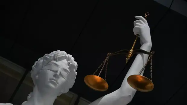 Трём фигурантам предъявлено обвинение по делу об отравлении суррогатным алкоголем на Урале