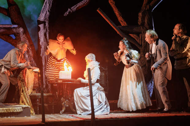 Эксперт СМИ2 о премьере в театре «Модерн»: «Вишневый сад» — триллер как он есть»