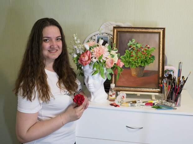Светлана Кручкова с улицы Вилиса Лациса создаёт фарфоровые цветы