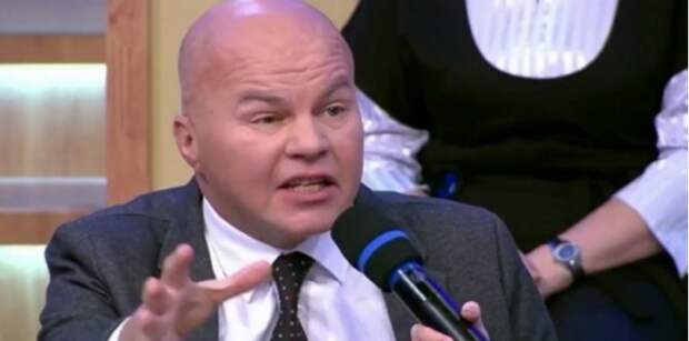 Политолог Ковтун назвал "мразью" журналистку КП и захотел плюнуть ей в лицо