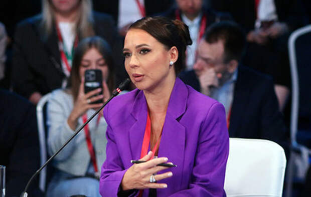 Первое фото Лерчек после родов: вот как выглядит четвертый ребенок блогера от танцора