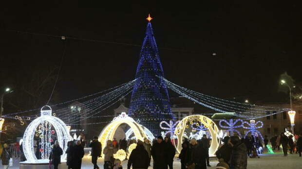 Когда в Барнауле разберут новогодний городок и откроют движение на площади Свободы?