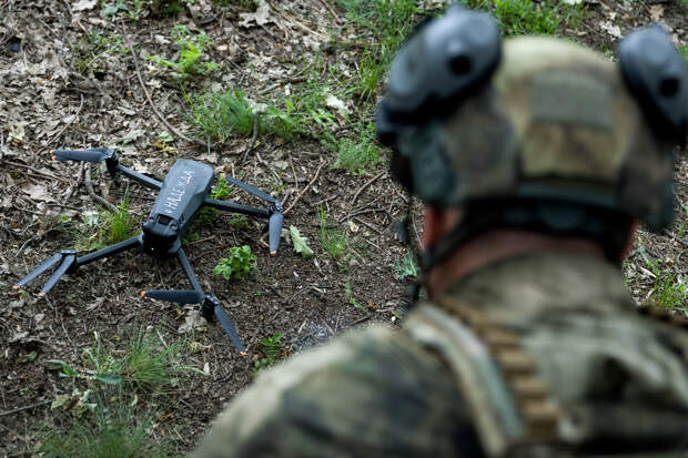 Отправившийся на штурм опорника ВСУ раненый солдат РФ в одиночку сбил два дрона