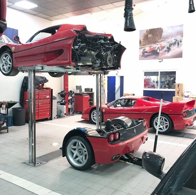 Как меняют сцепление на спорткаре Ferrari F50