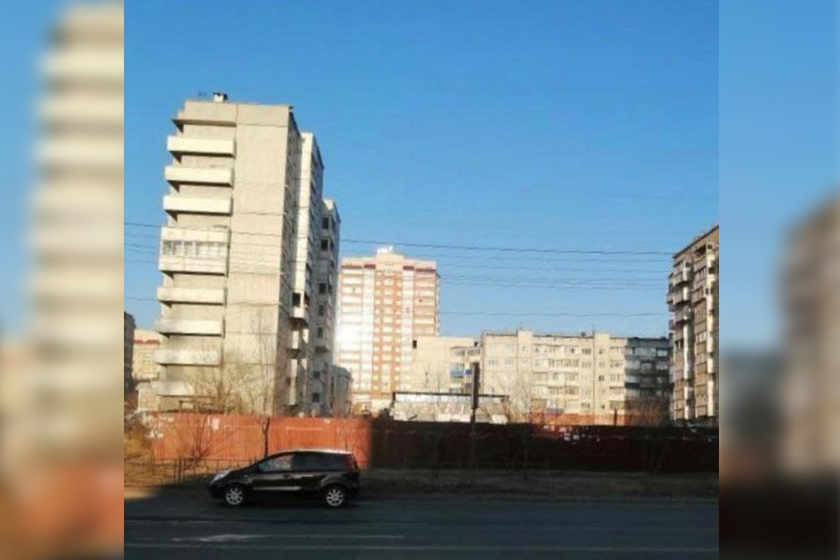 Власти Забайкалья объяснили крен аварийного дома «заваленным горизонтом»