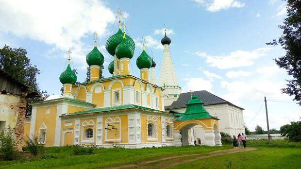 Почему на русских церквях купола в форме луковиц