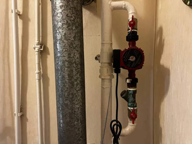 Платите за горячую воду, а течет еле теплая? Депутаты рассказали, как вернуть деньги