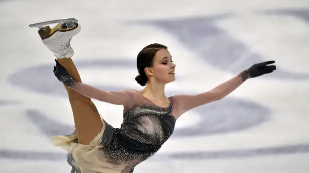 Щербакова лидирует после короткой программы на Гран-при Франции