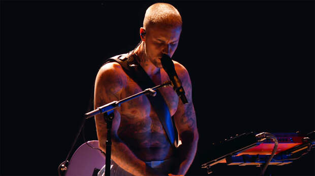 Justin Bieber Strips Down For Stripped-Down 2026 Grammys Performance — Watch And Grade It!