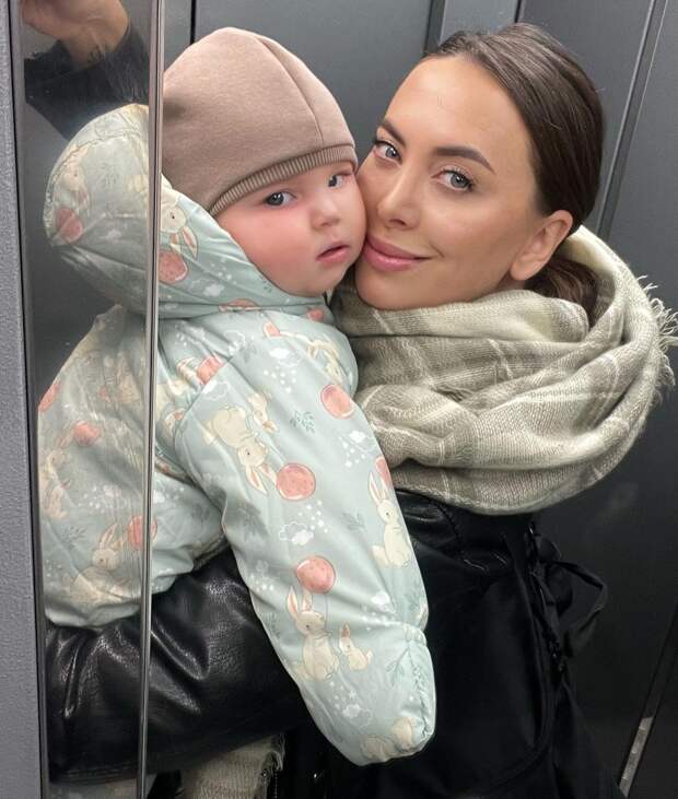 Наталья Фриске поделилась новыми фото с дочерью
