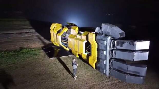 Гигантская механическая рука, которой можно управлять дистанционно