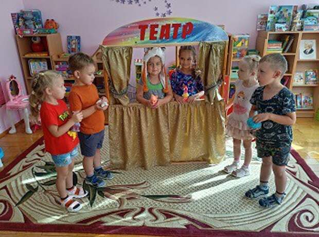 ´Театр кукол - дом чудес, где сказка оживает просто´ (о театрально-игровой деятельности с воспитанниками).