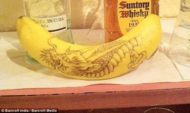 article 2507301 1967AFEB00000578 431 634x379 Удивительные рисунки на бананах