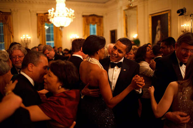 barack-obama-michelle-love-story-34