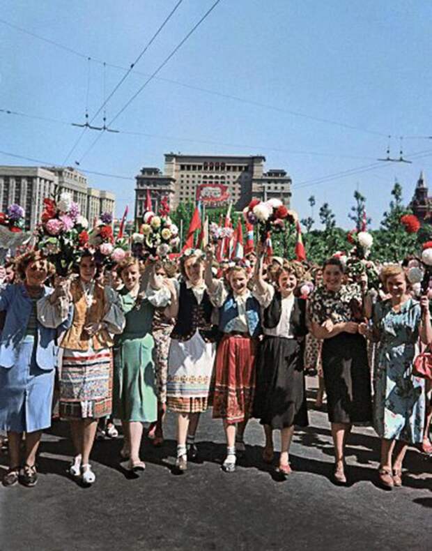 Атмосферные ФОТО первомайских демонстраций в СССР
