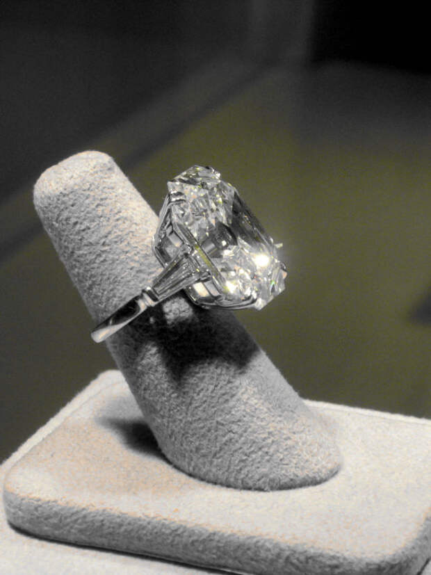 кольцо с камнем, кольцо на свадьбу