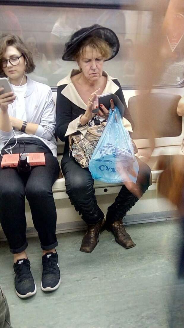 Фотография: 22 стильных пассажира метро Санкт-Петербурга №12 - BigPicture.ru