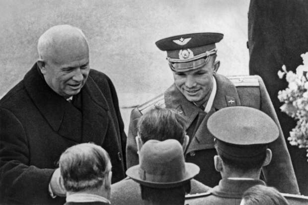 14 апреля 1961 года. Встреча первого космонавта планеты Юрия Гагарина в аэропорту 