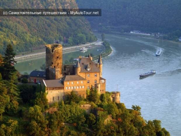 Величественный Рейн у подножья замка