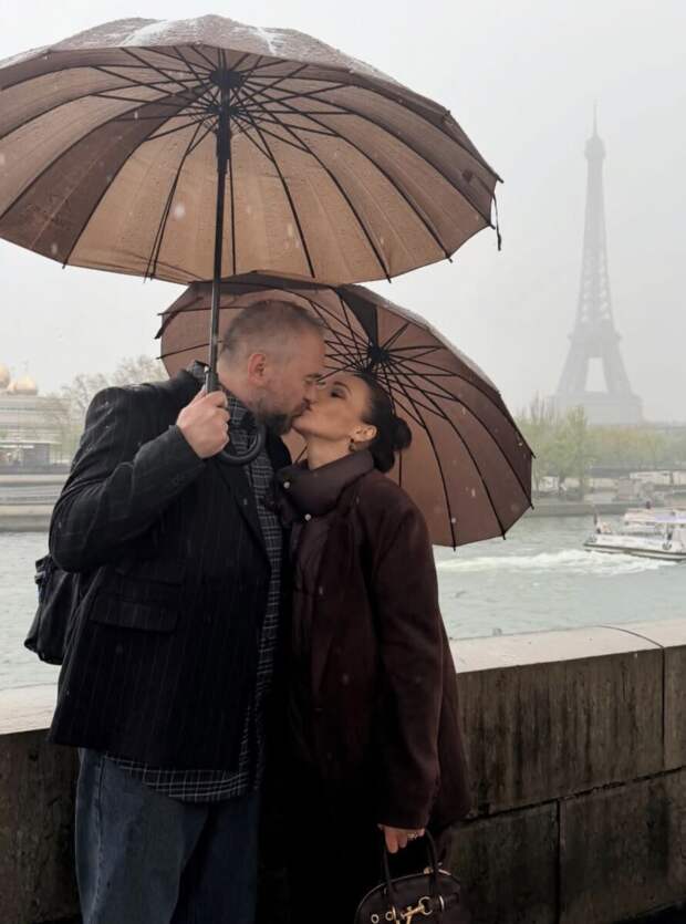 Анфиса Чехова отправилась в Париж с бывшей женой мужа и детьми